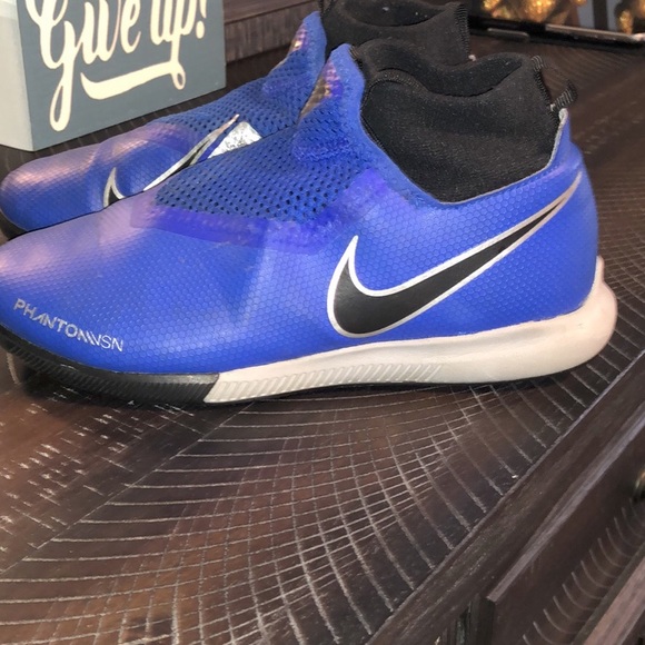 Boys soccer shoes - Picture 3 of 5